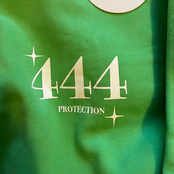 Princess Polly Only Four You 444 Angel Number Green Sweatshirt Jumper Size 2 NWT - Picture 8 of 11